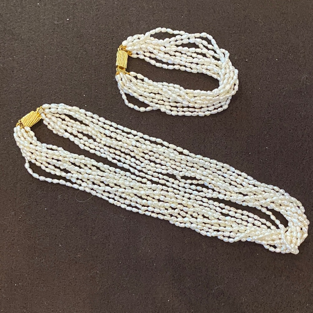 Elegant Freshwater Pearl Necklace and Bracelet Set